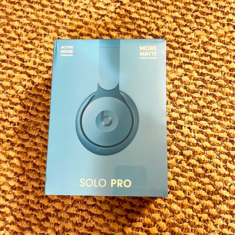 Beats Solo Pro in Blue (BRAND NEW)